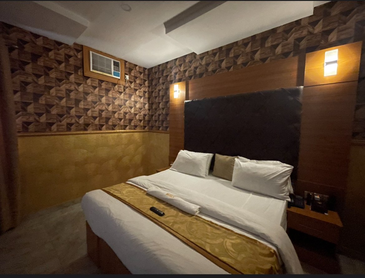 Golden room